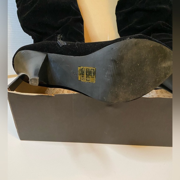 EUC Women's Size 8 Black Velour Over the Knee High Heeled Boots Shoes Dress - Picture 7 of 10